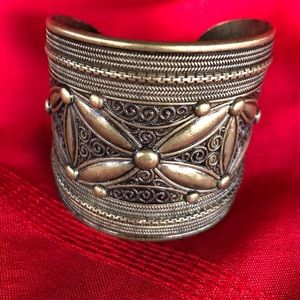 Bracelet cuff. Vintage mixed metals.